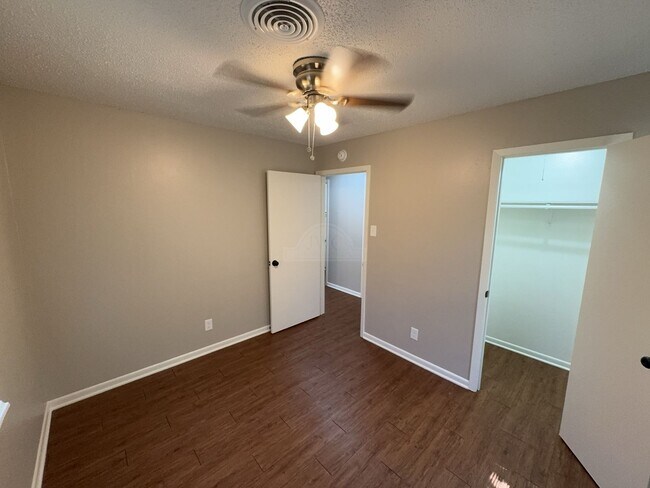 Building Photo - 1205 Kathey Dr