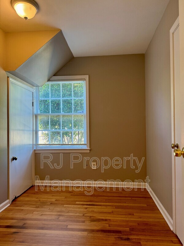 Building Photo - 3698 Philsdale Ave