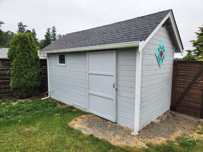 Building Photo - 3 bed 2 bath home near Carrie Blake Park, ...
