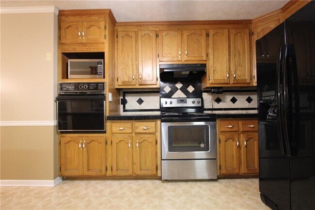 Building Photo - 818 Springlake Rd