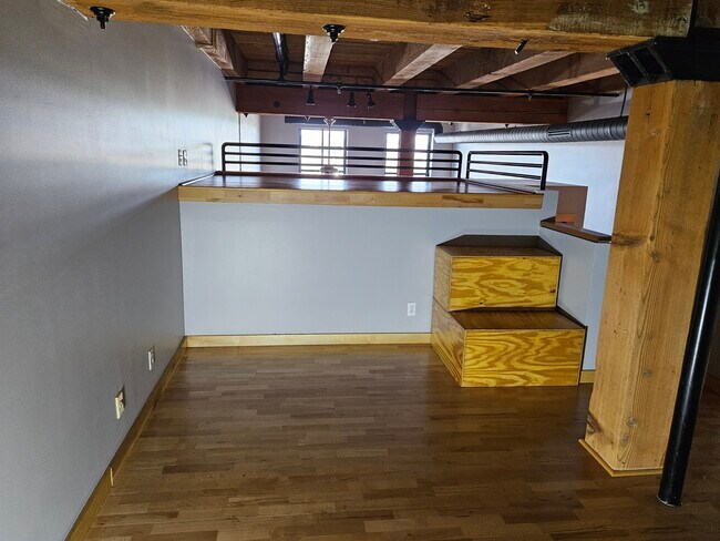 Building Photo - 289 5th St
