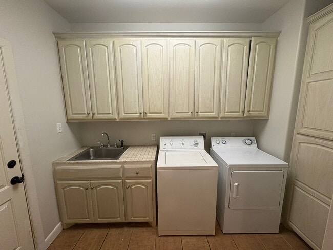 Building Photo - 210 Rio Grande Dr