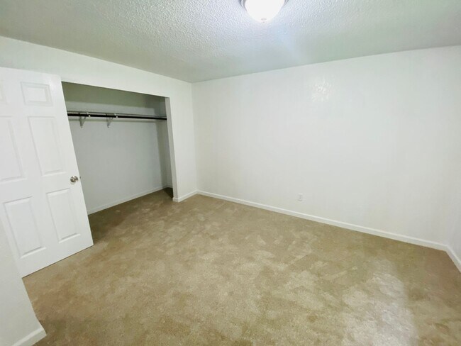 Building Photo - 11040 N Skagit St