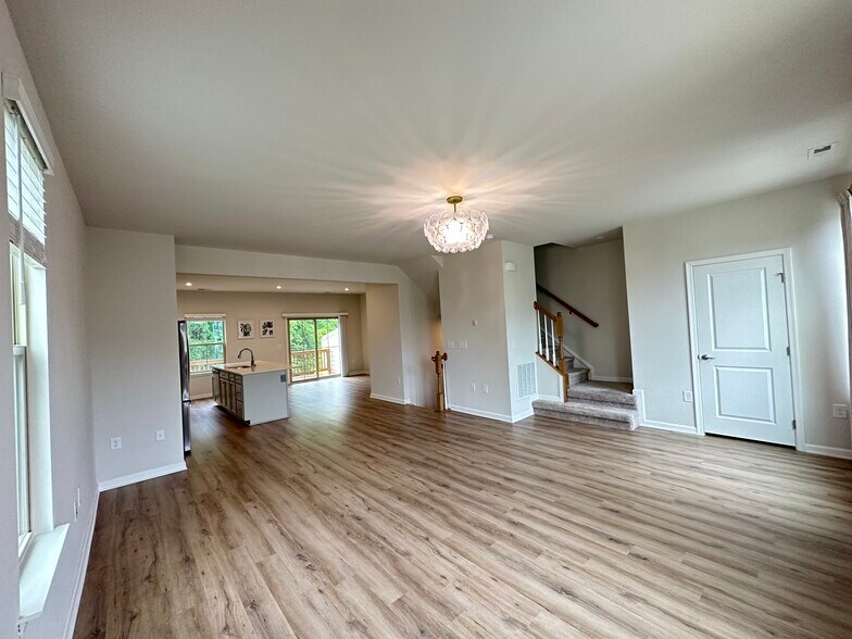 Building Photo - 742 Channing Park Cir