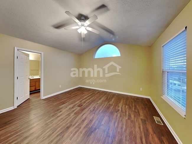 Building Photo - 4695 Woodfield Dr