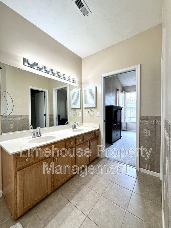 Building Photo - 1116 Fern Ln