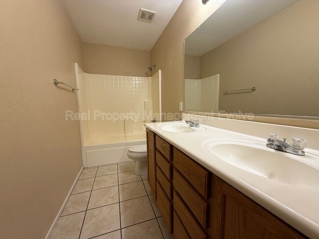 Building Photo - 8145 W Palo Verde Ave