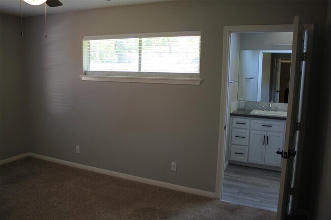 Building Photo - 10031 Haddington Dr