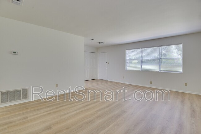 Building Photo - 4315 Parkwood Dr