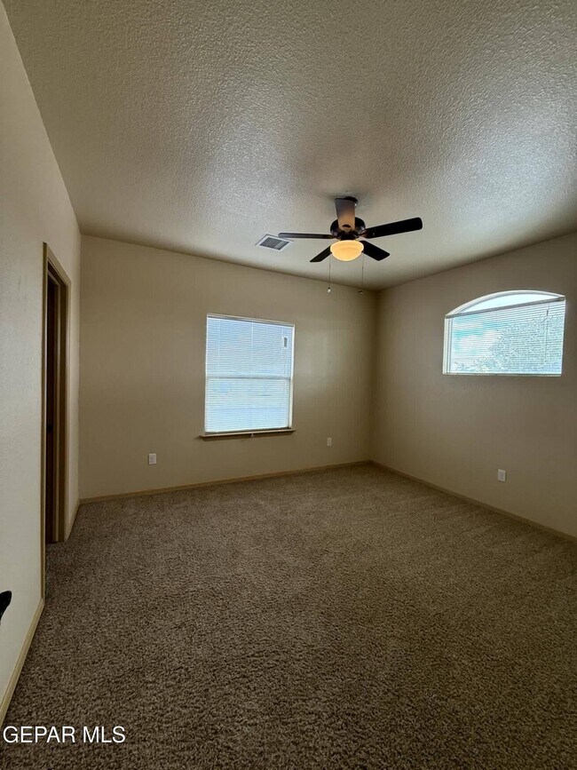 Building Photo - 11533 Merejildo Madrid St