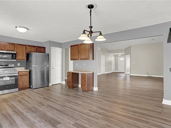 Building Photo - 18808 Edwards Grove Dr