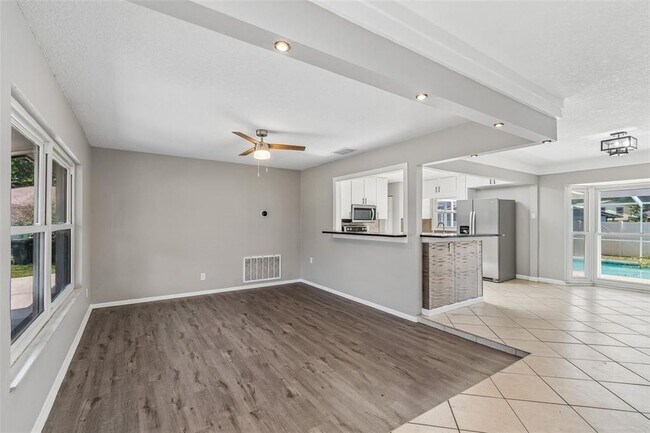 Building Photo - 7111 Gateway Ct