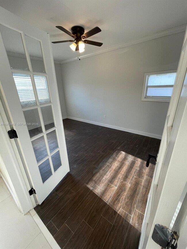 Building Photo - 2813 Bahama Dr