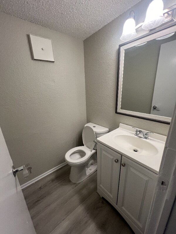 Building Photo - 4420 Saturn Rd