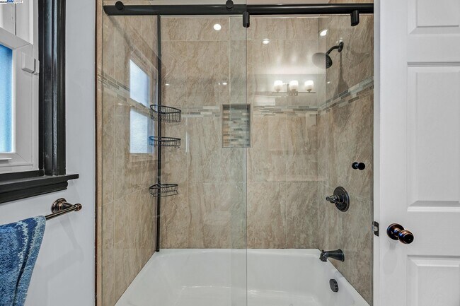 Building Photo - 2438 Upland Dr