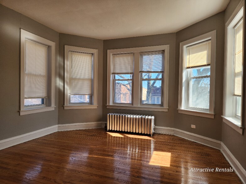 Building Photo - 658 E 81st St
