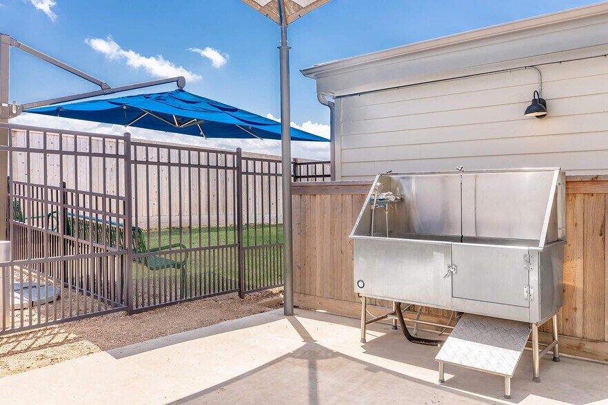 Building Photo - 1560 League Line Rd