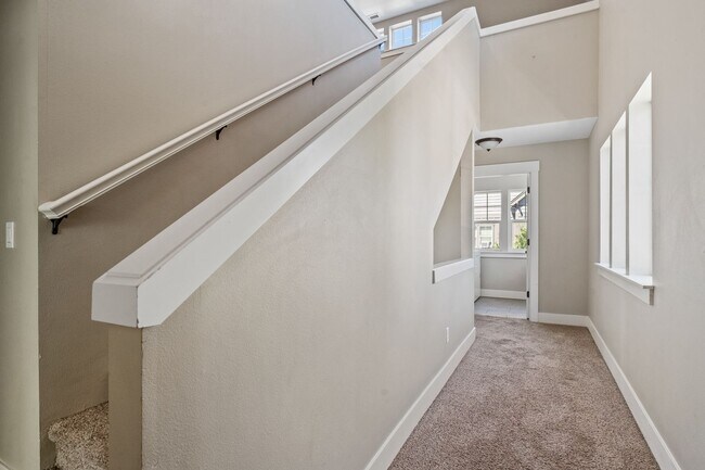 Building Photo - Close proximity to Old Mill District and downtown