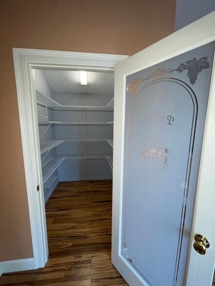 Building Photo - 132 Pitman St