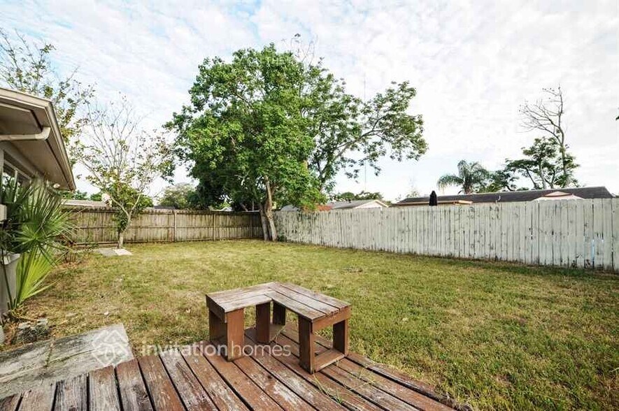 Building Photo - 3041 Holiday Lake Dr