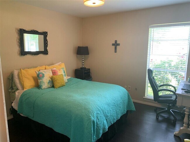 Building Photo - 204 Skyview Terrace