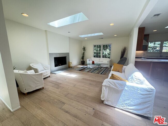 Building Photo - 7586 Woodrow Wilson Dr