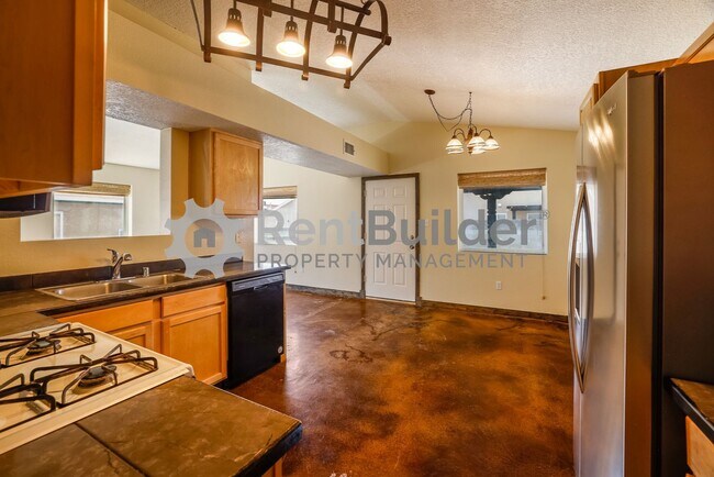 Building Photo - *** LEASE PENDING *** Please apply at your...