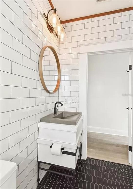 Building Photo - 2508 N Ola Ave