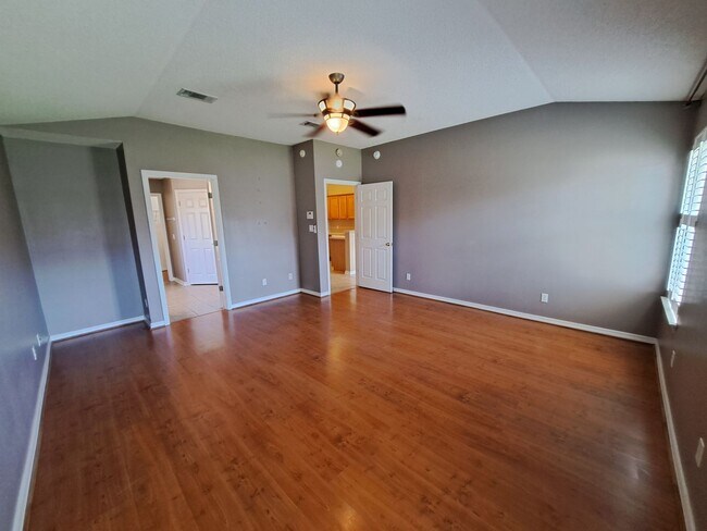 Building Photo - 4BR/3BA with privacy fenced backyard