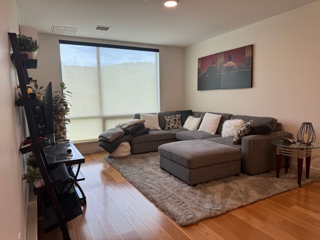 Building Photo - 1 Bedroom at The Treetops