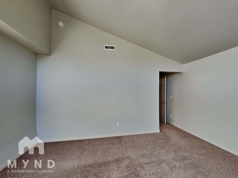 Building Photo - 118 N 43rd Pl