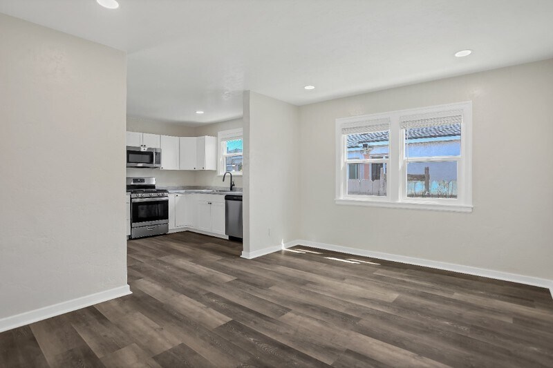 Building Photo - 265 Cherry Dr