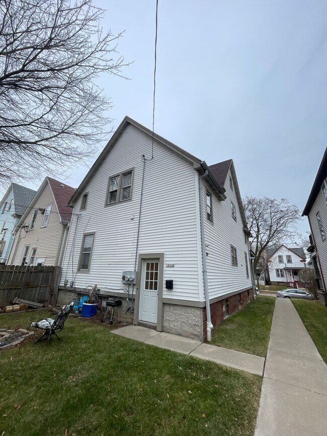 Building Photo - 2849 N Pierce St