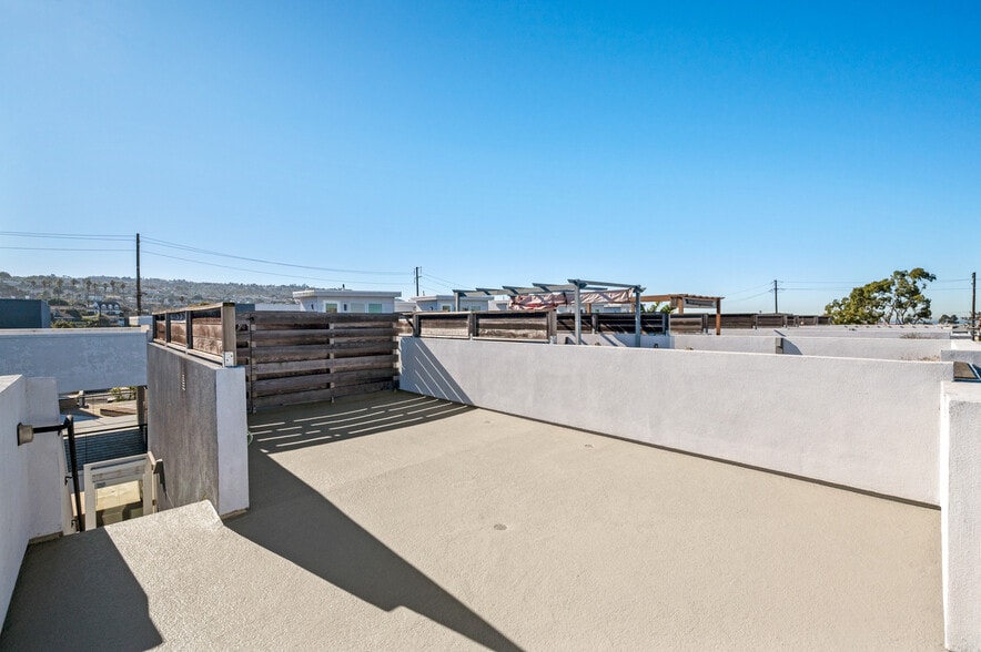 Building Photo - 1920 S Pacific Coast Hwy