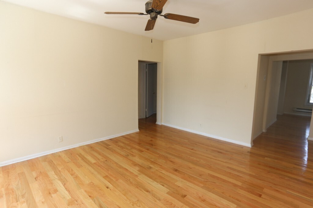 Building Photo - 714 W Barry Ave