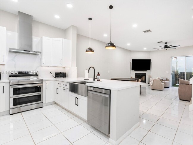 Building Photo - 835 NE 17th Way