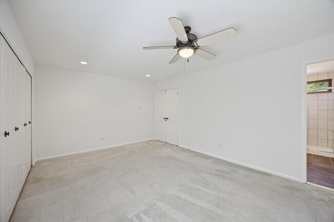 Building Photo - 128 Granite Hill Ct
