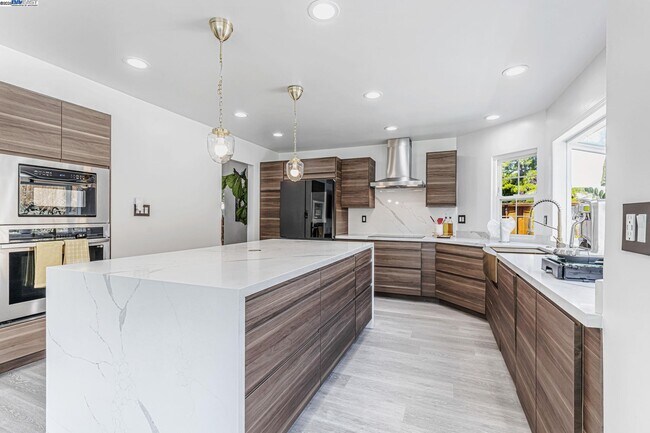 Building Photo - 1835 Cam Estrada