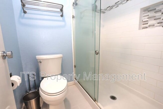 Building Photo - 6913 Navarro Ct