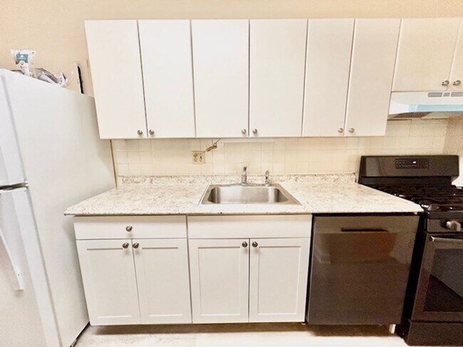 Building Photo - Cozy Oasis in Rockville!