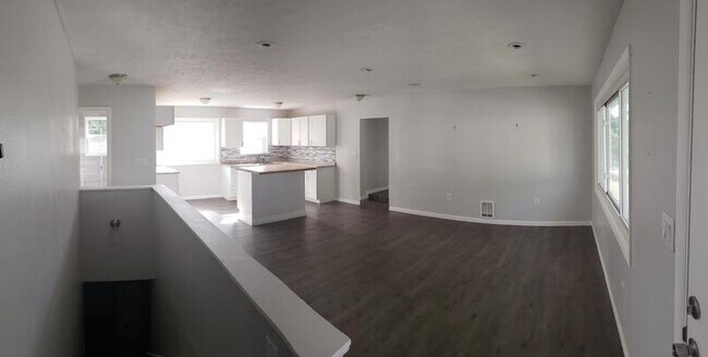 Building Photo - 10112 E 15th Ave