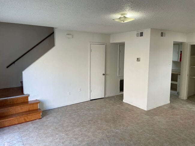 Building Photo - 1665 Alexander Ct