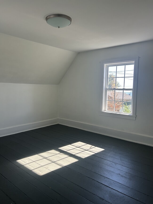 Building Photo - 11 Trinity St