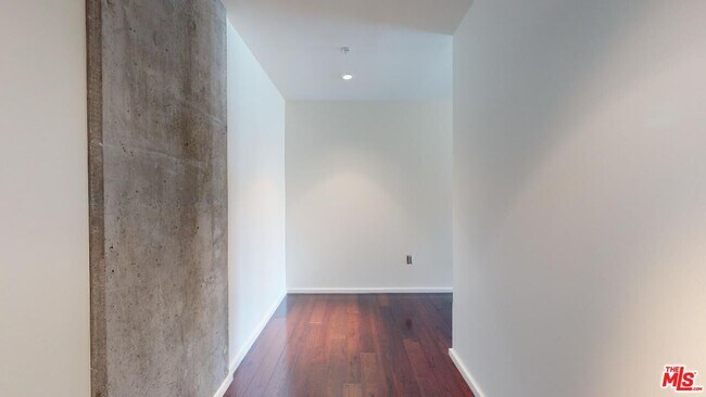 Building Photo - 1155 S Grand Ave