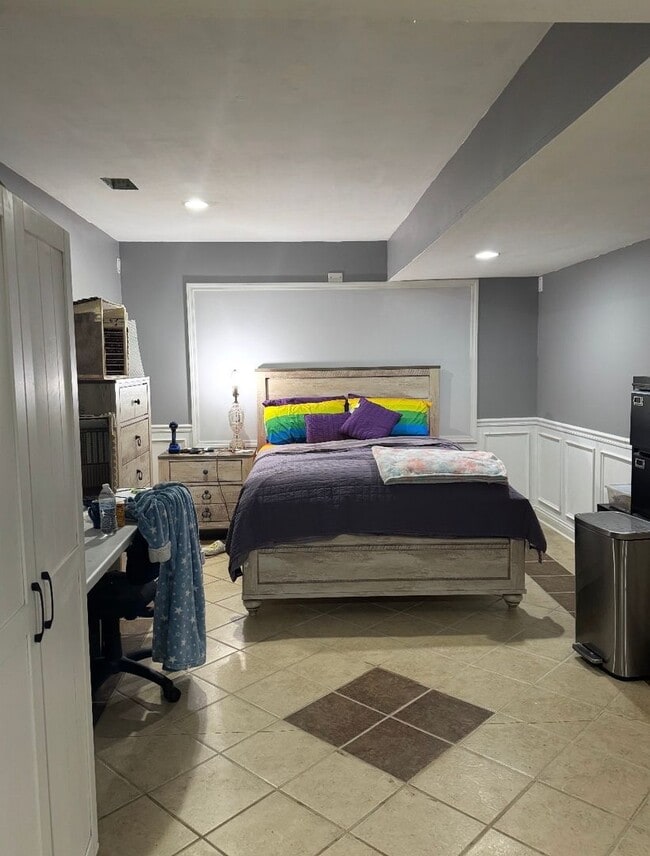 Building Photo - *** Move-in SPECIAL - $2395.00 ***