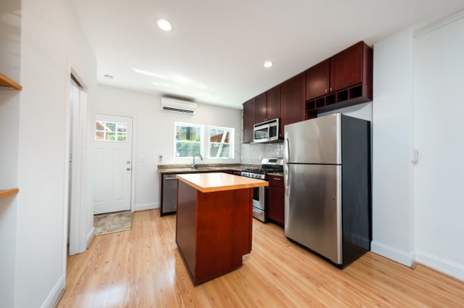 Building Photo - 1139 3rd St NE