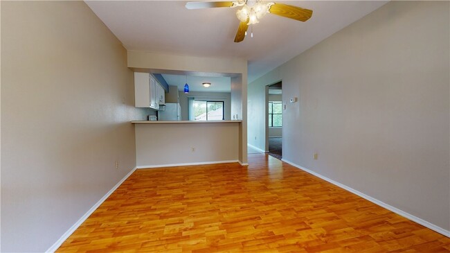 Building Photo - 307 Manuel Dr