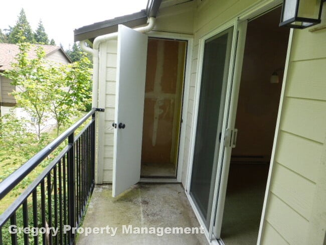 Building Photo - 12621 NE 130th Way