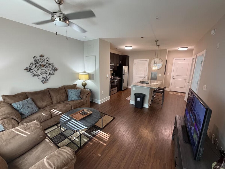 Building Photo - 4735 Sharon Rd