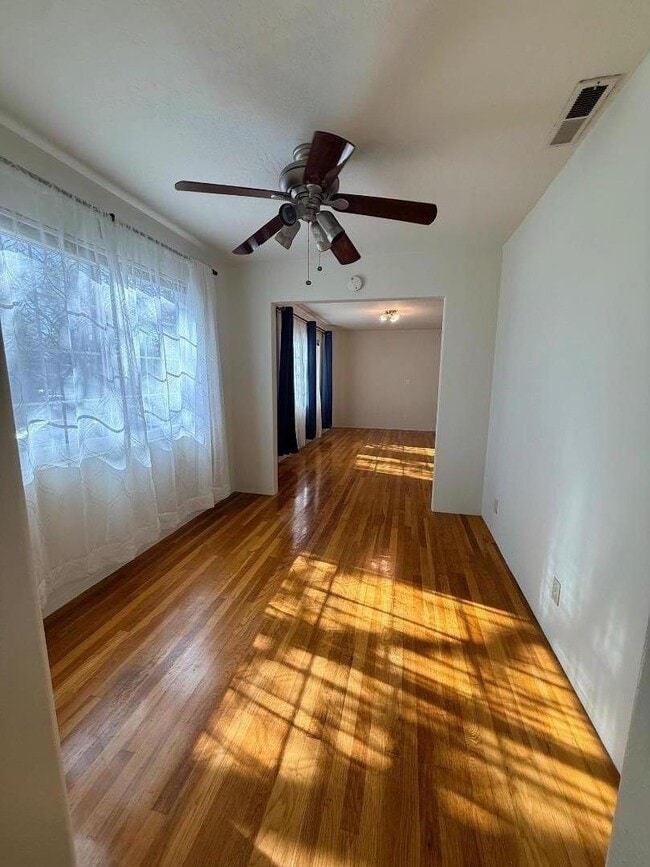 Building Photo - 666 Hope St